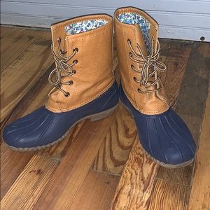 Very stylish duck boots.